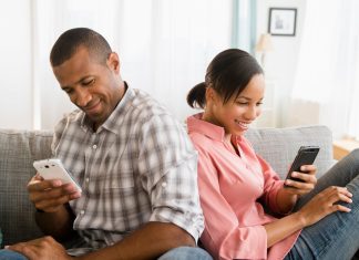 Are you a screen-snubber whose phone use is ruining your relationship? Take this test!